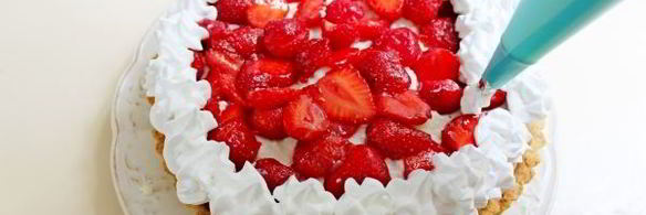 тарт с кремом из пудинга и клубники