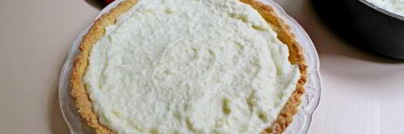 тарт с кремом из пудинга и клубники