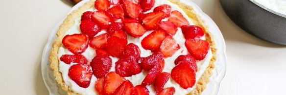 тарт с кремом из пудинга и клубники