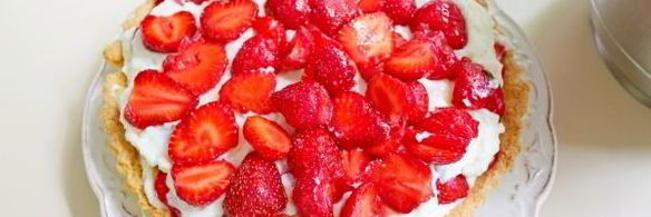 тарт с кремом из пудинга и клубники