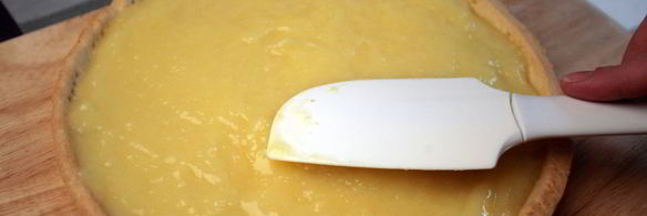 тарт с лимонной начинкой и белковым кремом