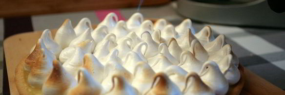 тарт с лимонной начинкой и белковым кремом