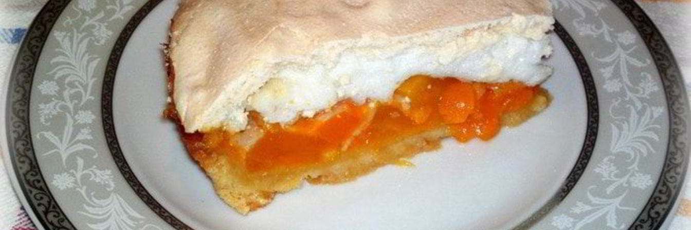 Тарт с манго и меренгой