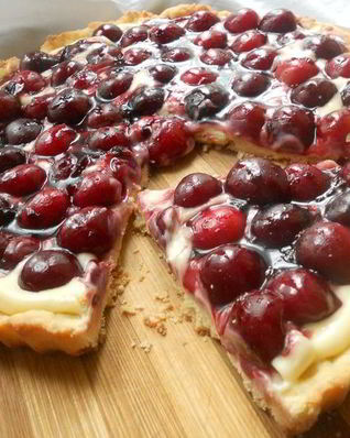 Тарт с маскарпоне и черешней