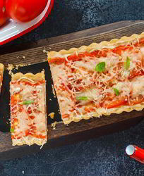 Тарт с помидорами и сыром