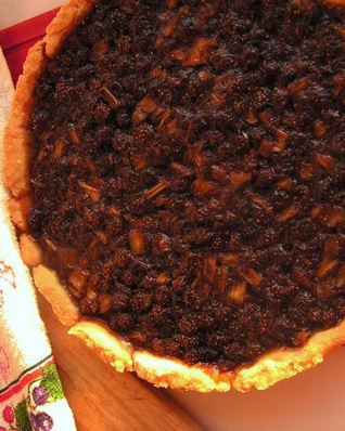 Тарт с ревенем и земляничным вареньем