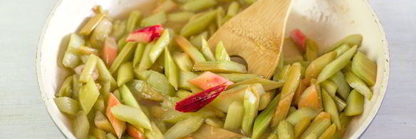 тарт с ревенем, заварным кремом и меренгой