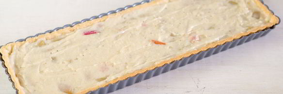 тарт с ревенем, заварным кремом и меренгой