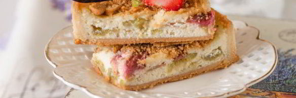 тарт с ревенем, заварным кремом и меренгой