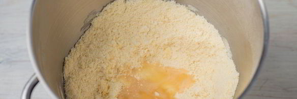 тарт с ревенем, заварным кремом и меренгой