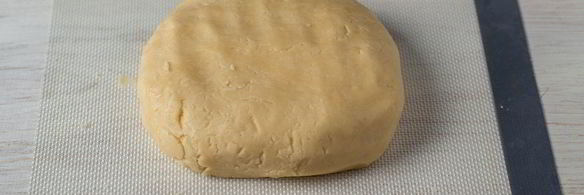 тарт с ревенем, заварным кремом и меренгой