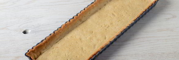 тарт с ревенем, заварным кремом и меренгой