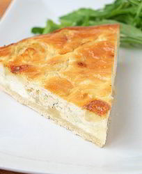 Тарт с сыром и луком