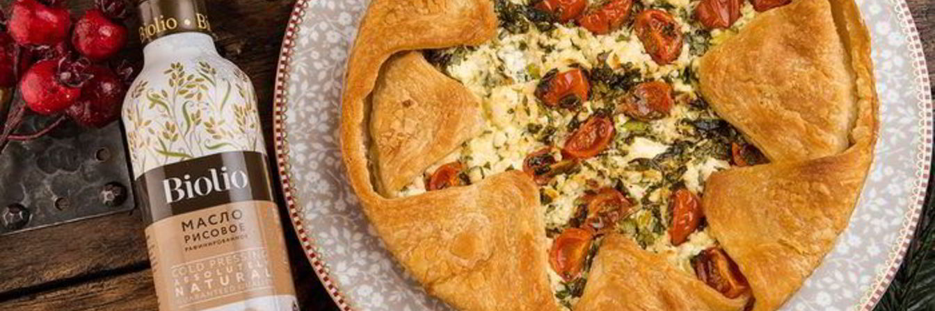 Тарт с творогом, помидорами черри и базиликом