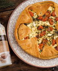 Тарт с творогом, помидорами черри и базиликом