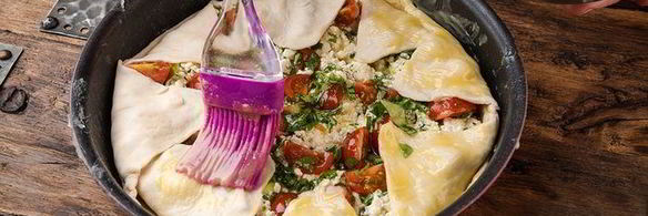 тарт с творогом, помидорами черри и базиликом