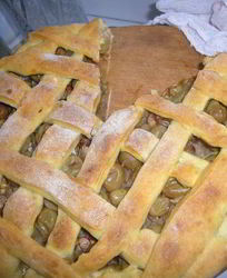 Тарт с виноградом, орешками и яблоками