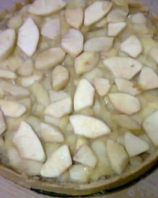 Тарт с яблоками в карамели