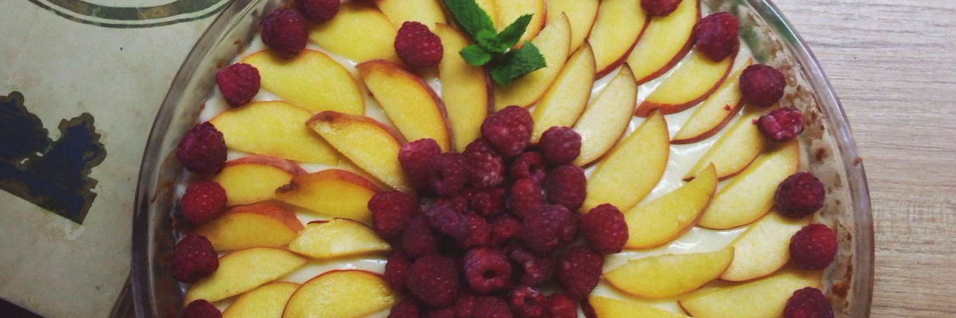 Тарт с заварным кремом и фруктами