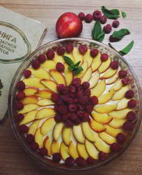 Тарт с заварным кремом и фруктами