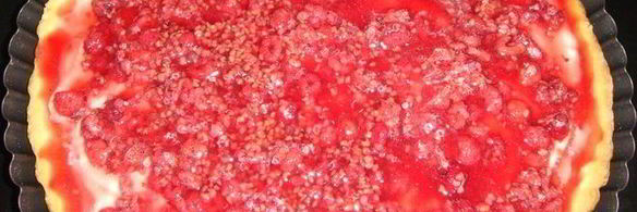 тарт с заварным кремом и малиновым желе