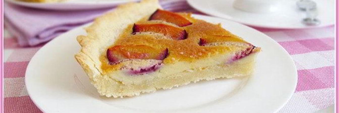 Тарт со сливами и марципановой заливкой