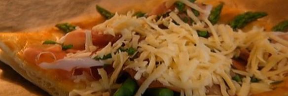 тарт со спаржей, ветчиной и пармезаном