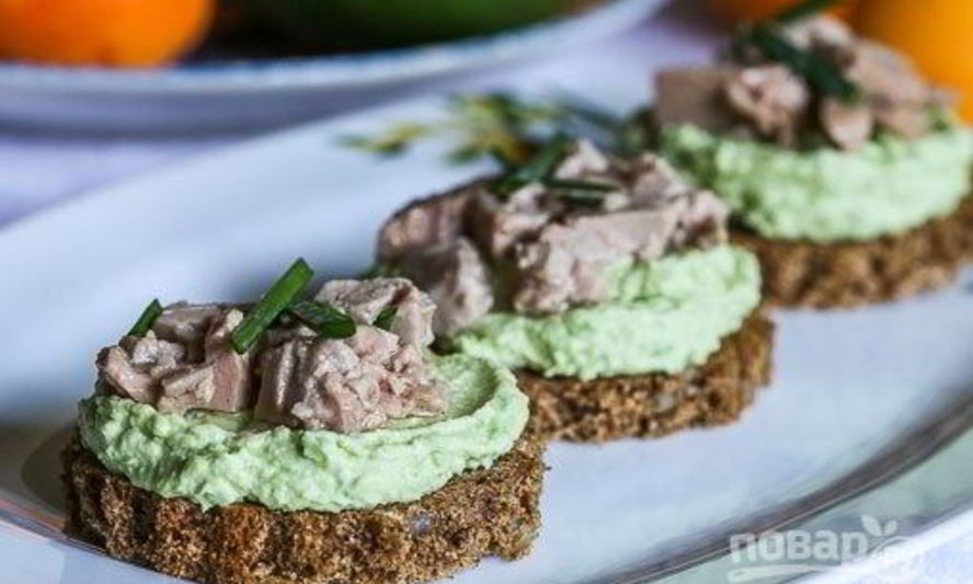 Рецепт тартинок с авокадо и печенью трески