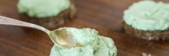 тартинки с авокадо и печенью трески