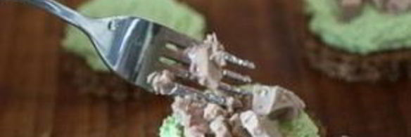 тартинки с авокадо и печенью трески