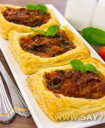 Тарты с помидорами и луком