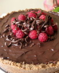 Трюфельный тарт с малиной