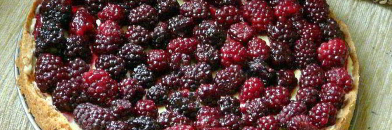 Ягодный тарт с франжипаном и лимонным кремом