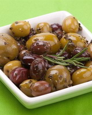 Теплые маринованные оливки по-французски