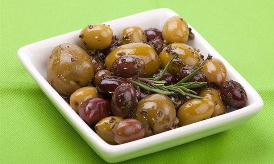 Рецепт теплых маринованных оливок по-французски