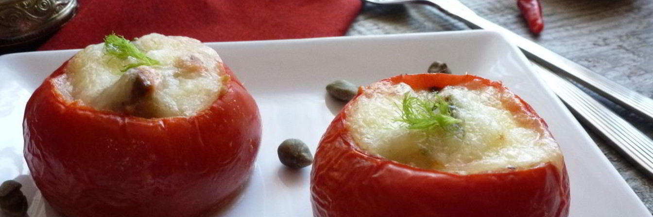 Томаты, фаршированные красной рыбой и шпинатом