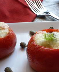 Томаты, фаршированные красной рыбой и шпинатом