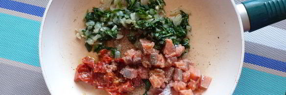 томаты, фаршированные красной рыбой и шпинатом