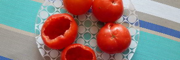 томаты, фаршированные красной рыбой и шпинатом