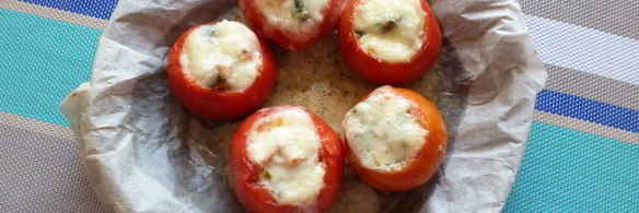 томаты, фаршированные красной рыбой и шпинатом