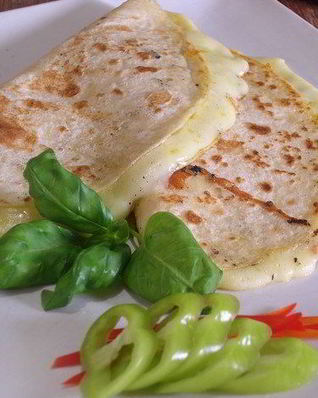 Тортильи с сыром и орегано на гриле