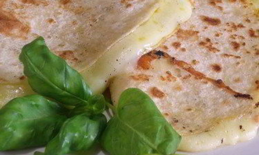 Рецепт тортилий с сыром и орегано на гриле