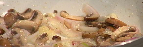 яйца, запеченные в корзиночках фило с грибами