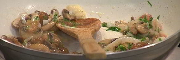 яйца, запеченные в корзиночках фило с грибами