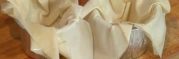 яйца, запеченные в корзиночках фило с грибами