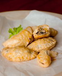 Эмпанадитас со свининой и баклажаном