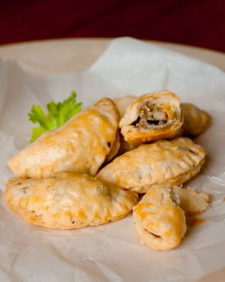 Эмпанадитас со свининой и баклажаном