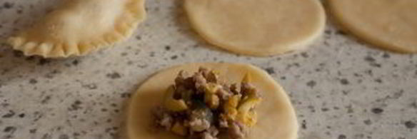 эмпанадитас со свининой и баклажаном