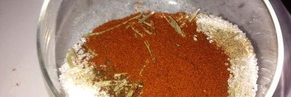 закуска из скумбрии и помидор с соусом