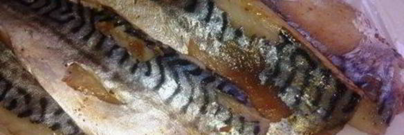 закуска из скумбрии и помидор с соусом